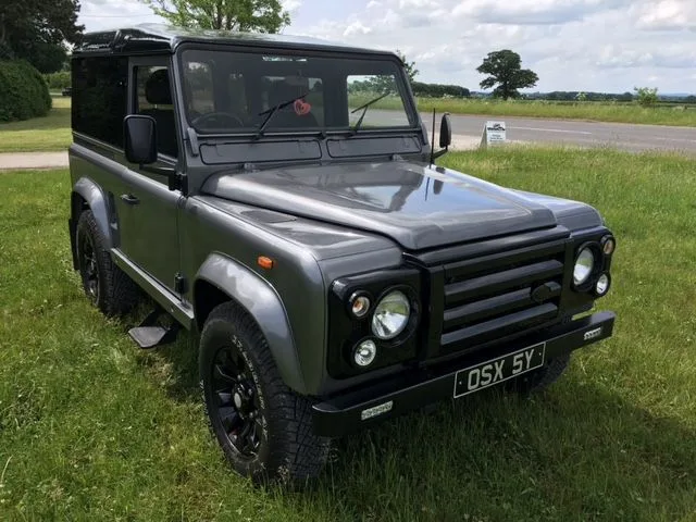 Land Rover® 90 *HIGH SPEC AUTOMATIC* (OSX)