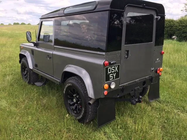 Land Rover® 90 *HIGH SPEC AUTOMATIC* (OSX)
