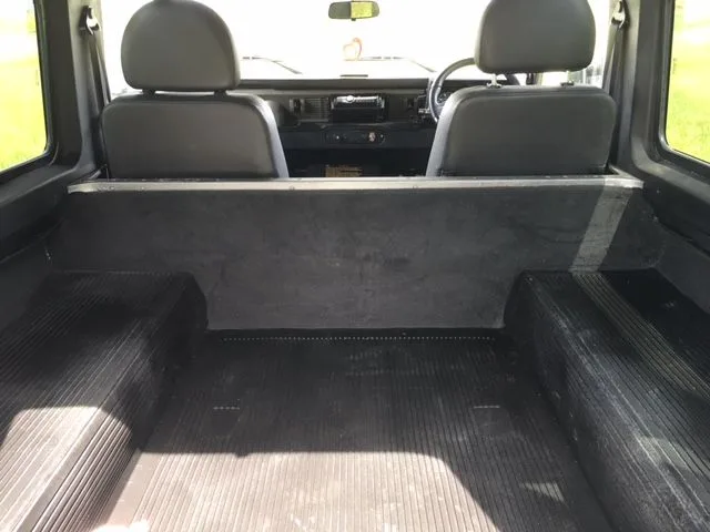 Land Rover® 90 *HIGH SPEC AUTOMATIC* (OSX)
