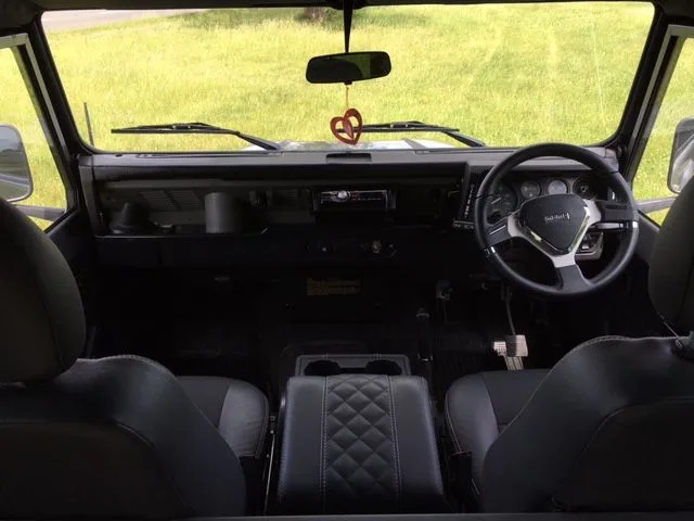 Land Rover® 90 *HIGH SPEC AUTOMATIC* (OSX)