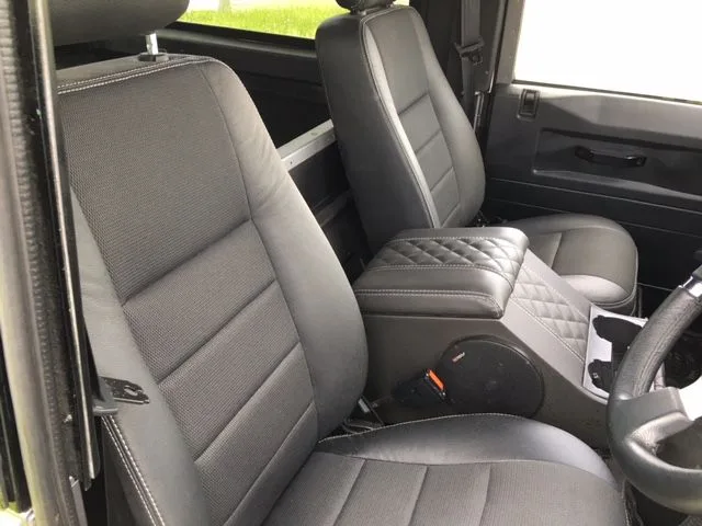 Land Rover® 90 *HIGH SPEC AUTOMATIC* (OSX)
