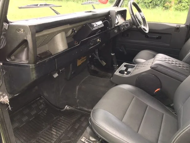 Land Rover® 90 *HIGH SPEC AUTOMATIC* (OSX)