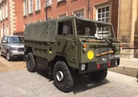Land Rover ® 101 Forward Control GS *The Diecast Model* (LUY)