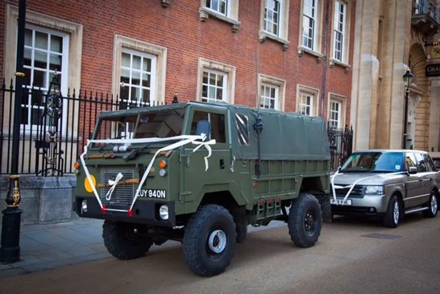 Land Rover ® 101 Forward Control GS *The Diecast Model* (LUY)