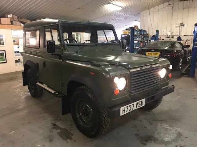 Land Rover ® 90 in Drab Olive (VSH)