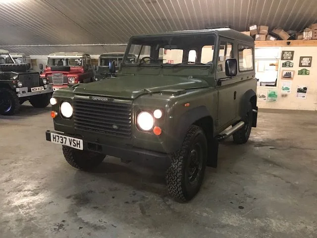 Land Rover ® 90 in Drab Olive (VSH)