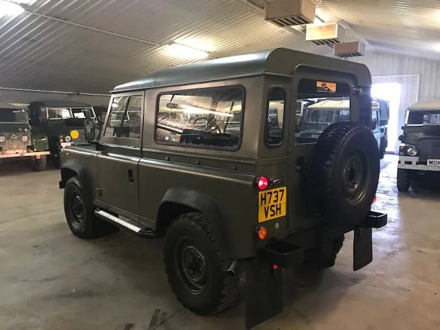 Land Rover ® 90 in Drab Olive (VSH)