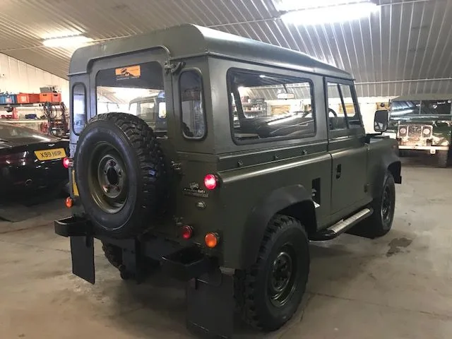 Land Rover ® 90 in Drab Olive (VSH)