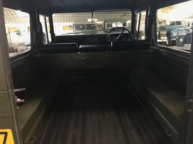 Land Rover ® 90 in Drab Olive (VSH)