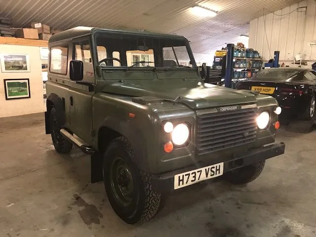 Land Rover ® 90 in Drab Olive (VSH)