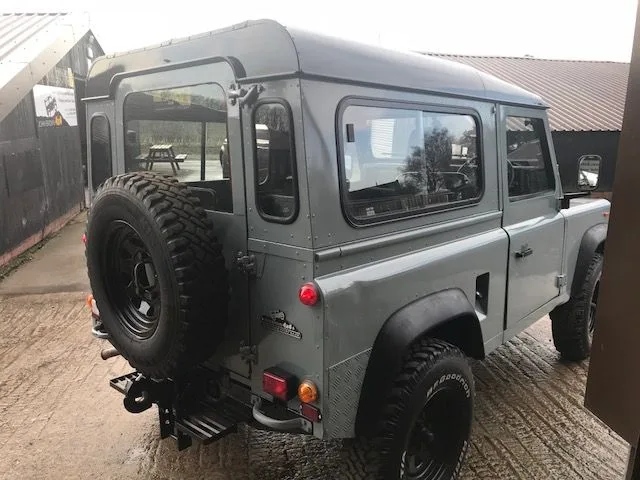 Land Rover ® 90  *Matching Numbers - USA Exportable* (HAE)