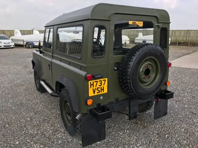 Land Rover ® 90 in Drab Olive (VSH)