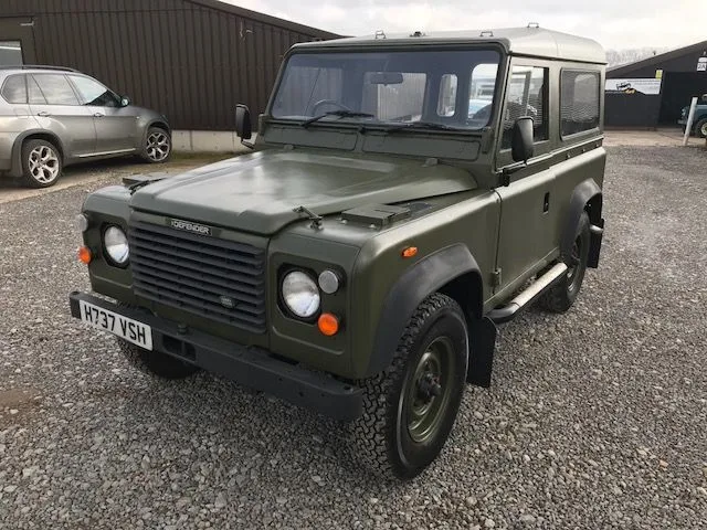 Land Rover ® 90 in Drab Olive (VSH)