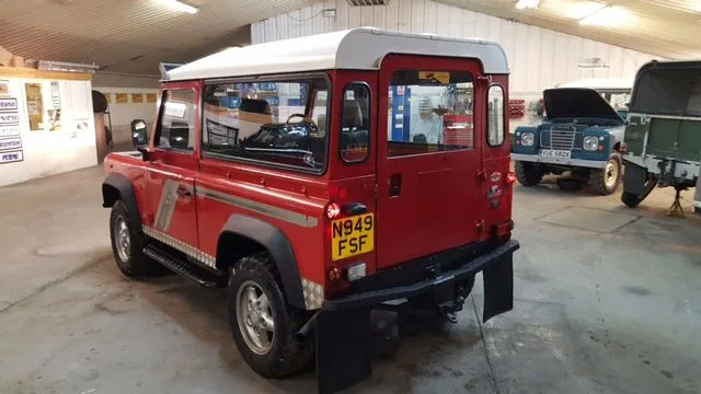 Land Rover® Defender 90 (FSF)