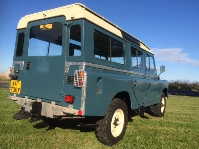 Land Rover® 109 Station Wagon *Galvanised Chassis* (XAT)