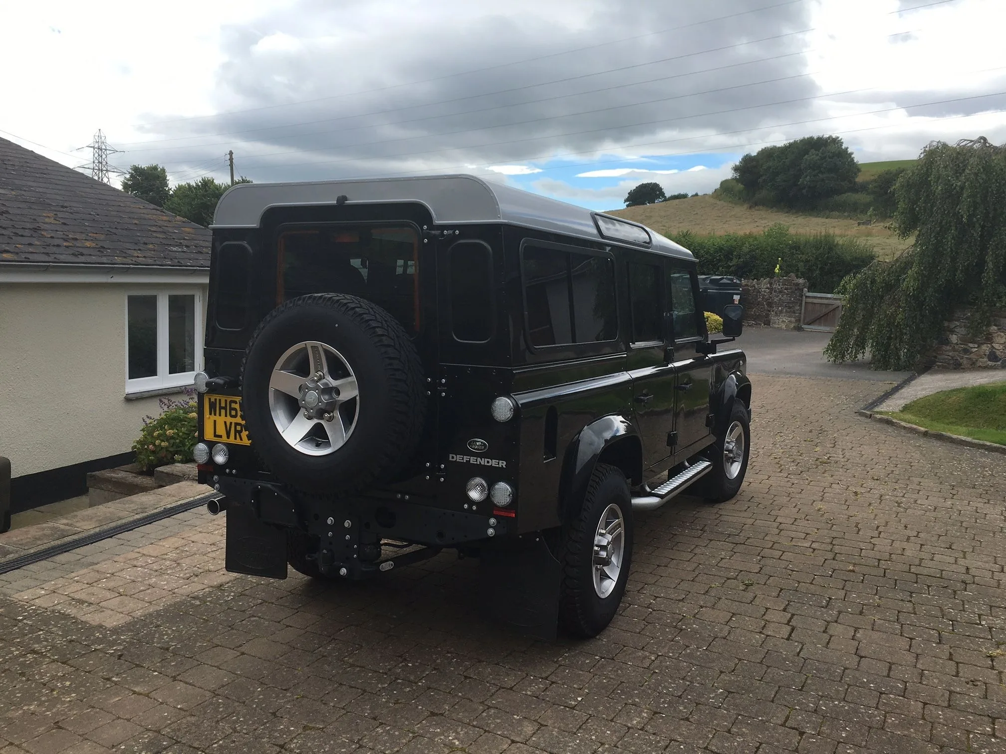 Land Rover® Defender 110 XS *NEW* (LVR)