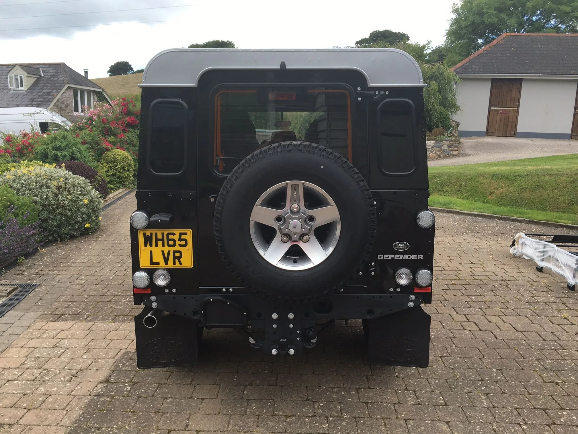 Land Rover® Defender 110 XS *NEW* (LVR)