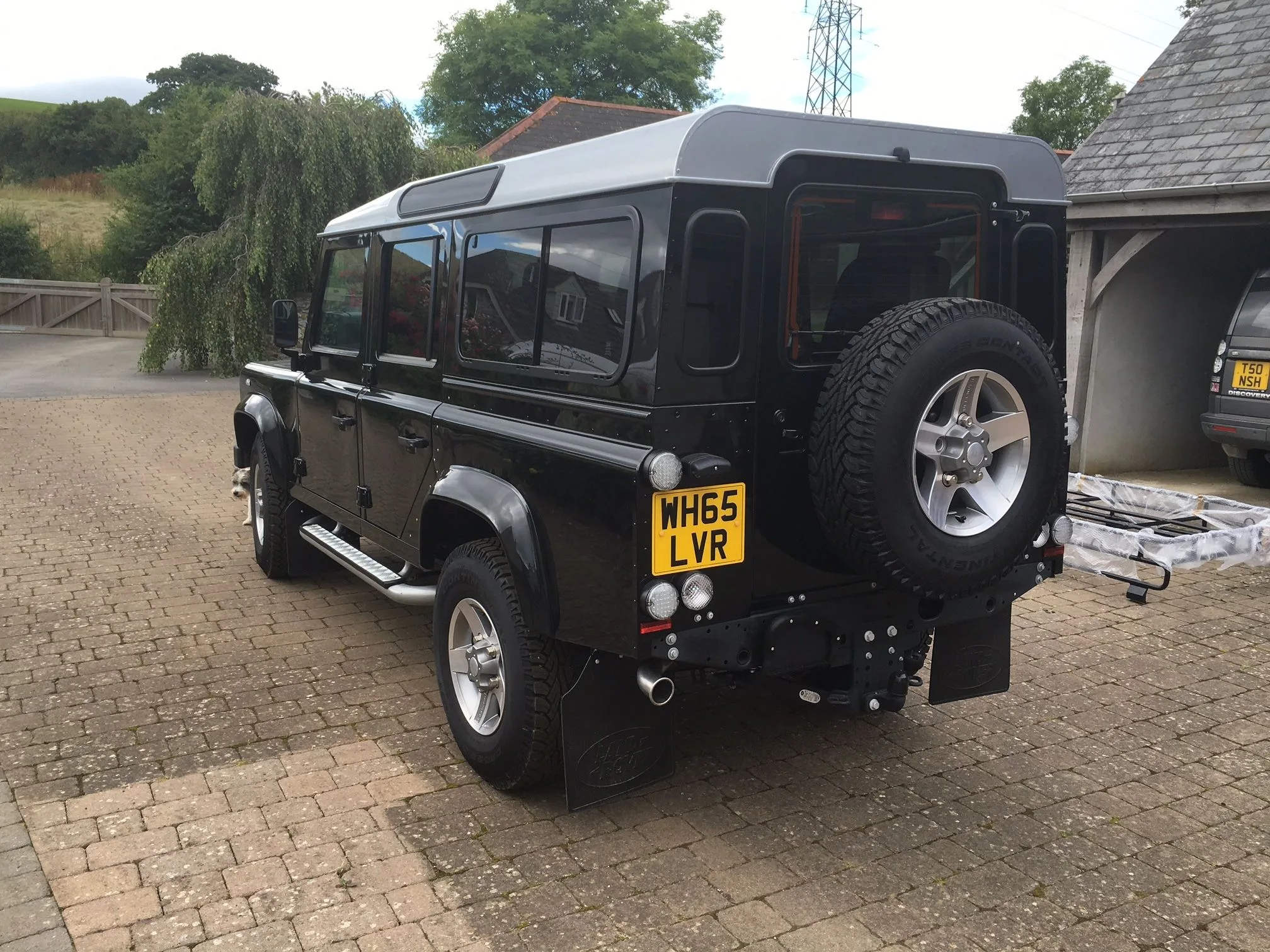 Land Rover® Defender 110 XS *NEW* (LVR)