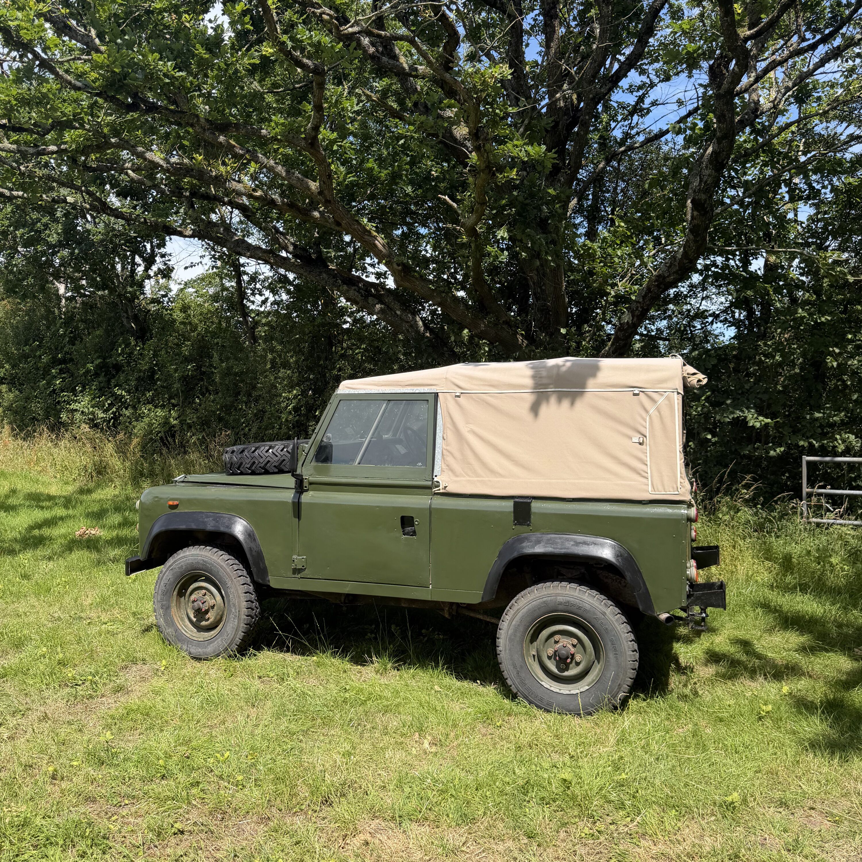 Land Rover® 90 *Galv Bulkhead Rebuild - 7 Seater* (RYD)