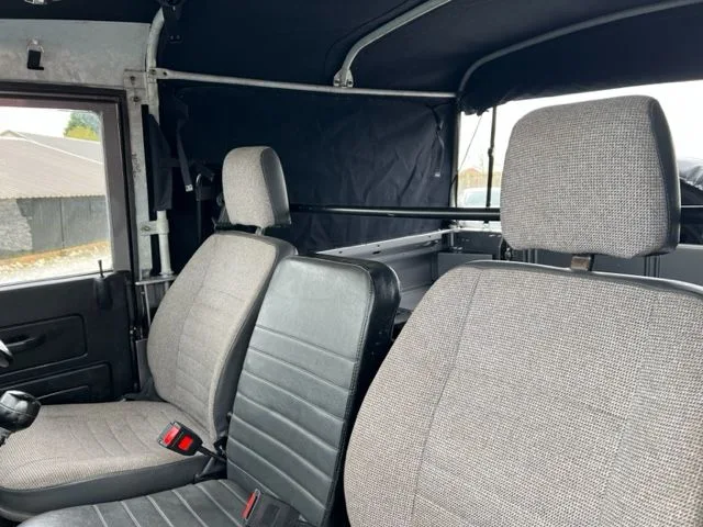 Land Rover® 90 *Petrol Ragtop* (SAJ)