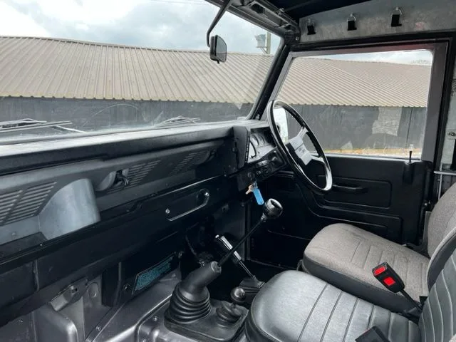 Land Rover® 90 *Petrol Ragtop* (SAJ)