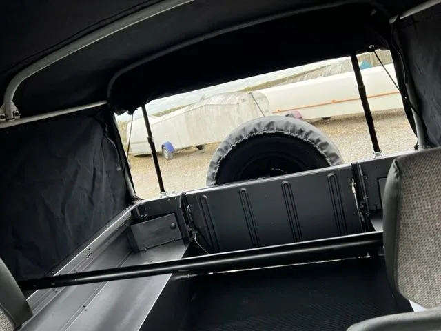 Land Rover® 90 *Petrol Ragtop* (SAJ)