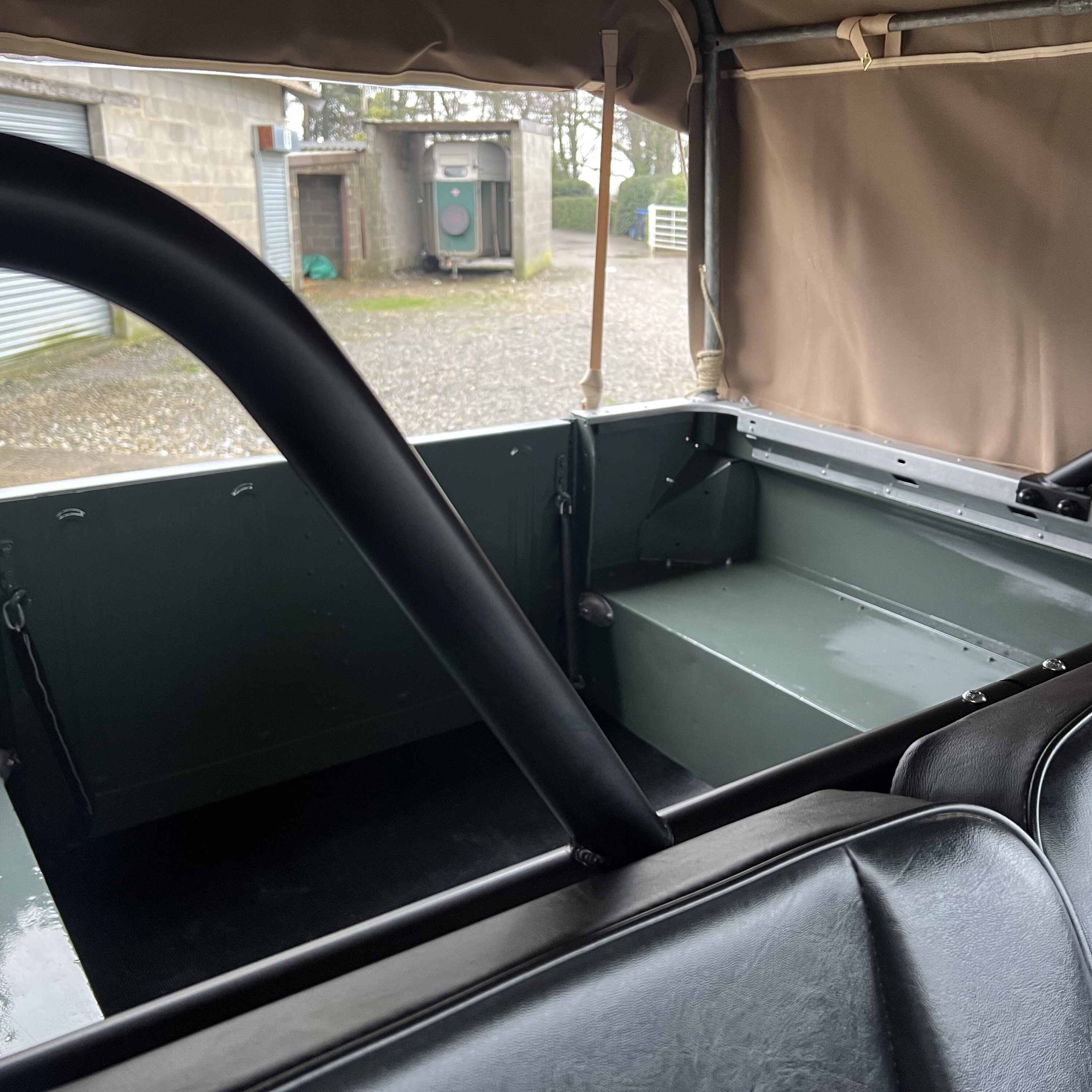 Land Rover® Series 3 *Deluxe Interior* (EFK)