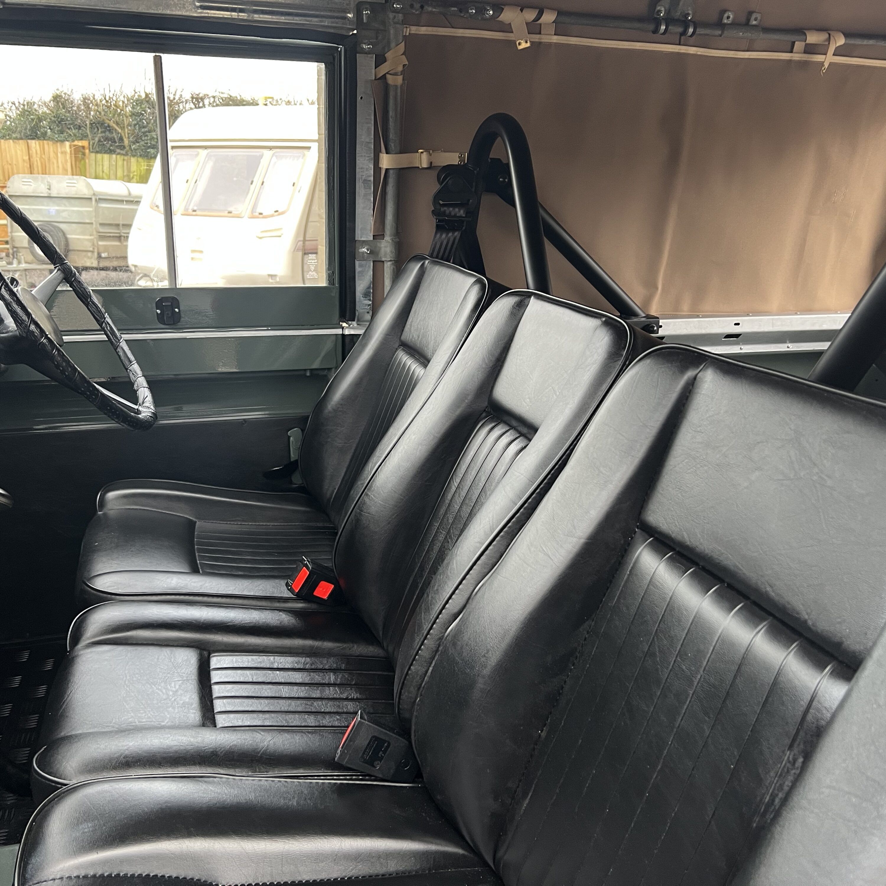 Land Rover® Series 3 *Deluxe Interior* (EFK)