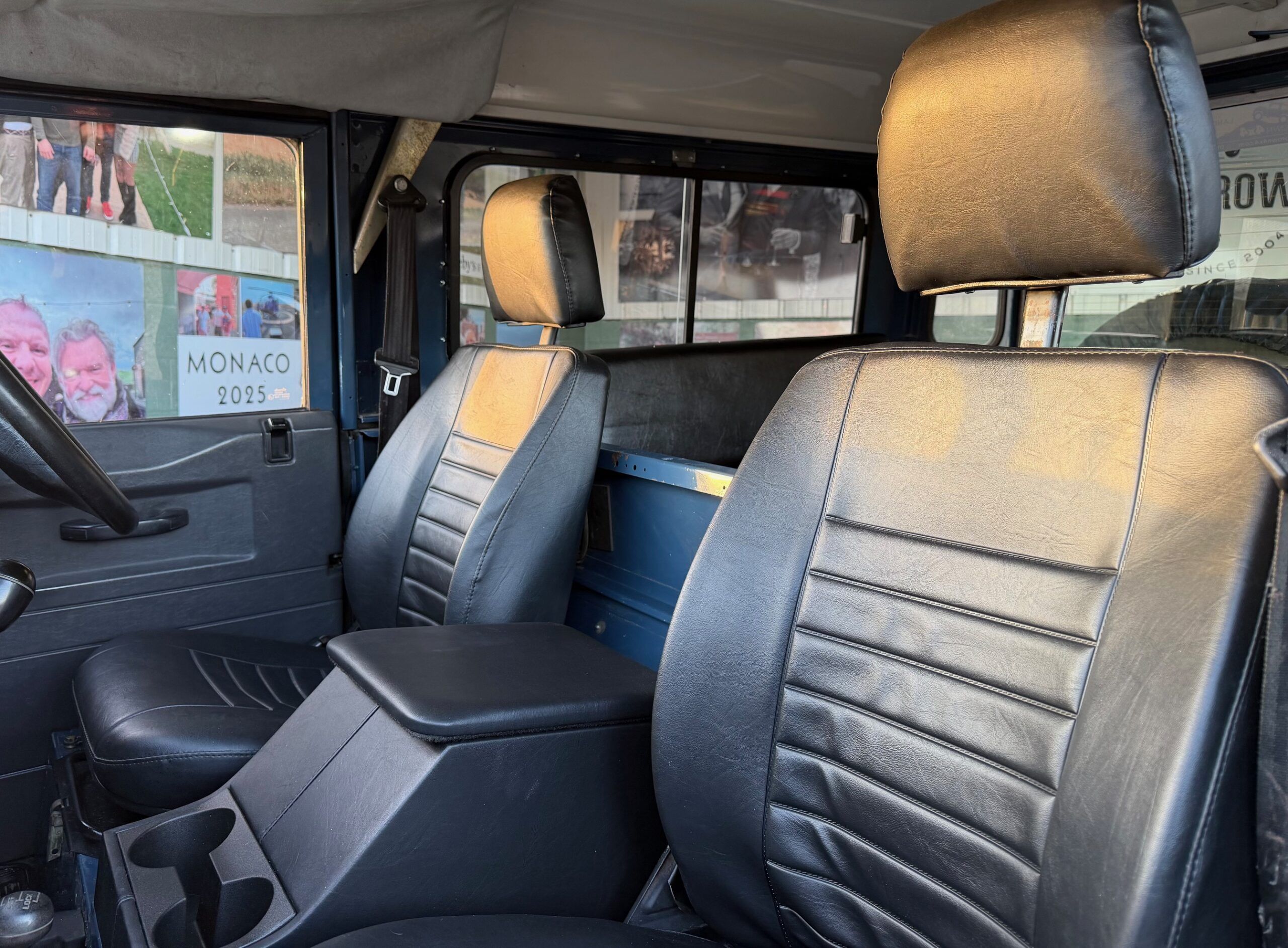 Land Rover® Defender 90 *200TDI& Power Steering - Station Wagon Configuration* (AVT)