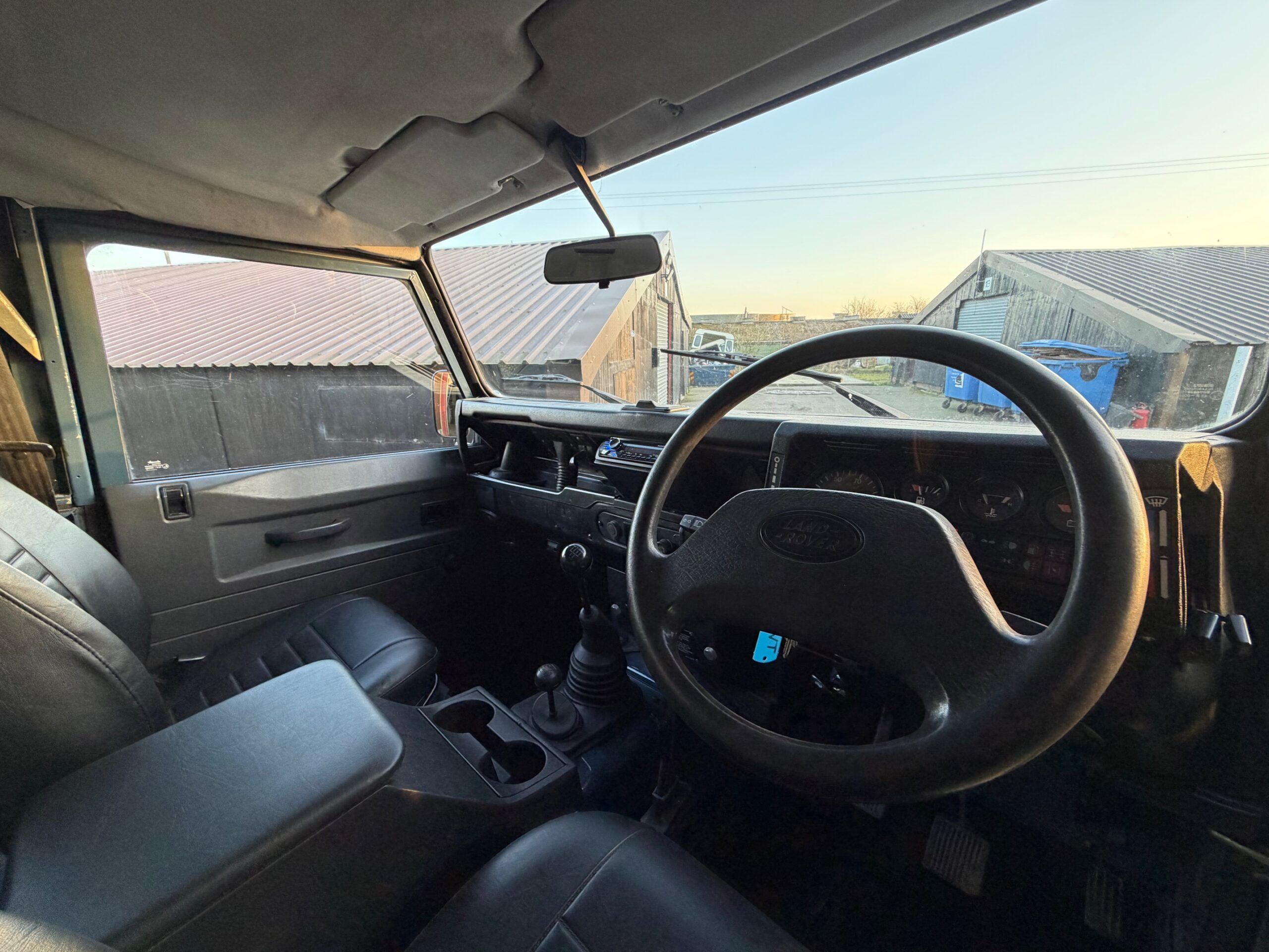 Land Rover® Defender 90 *200TDI& Power Steering - Station Wagon Configuration* (AVT)