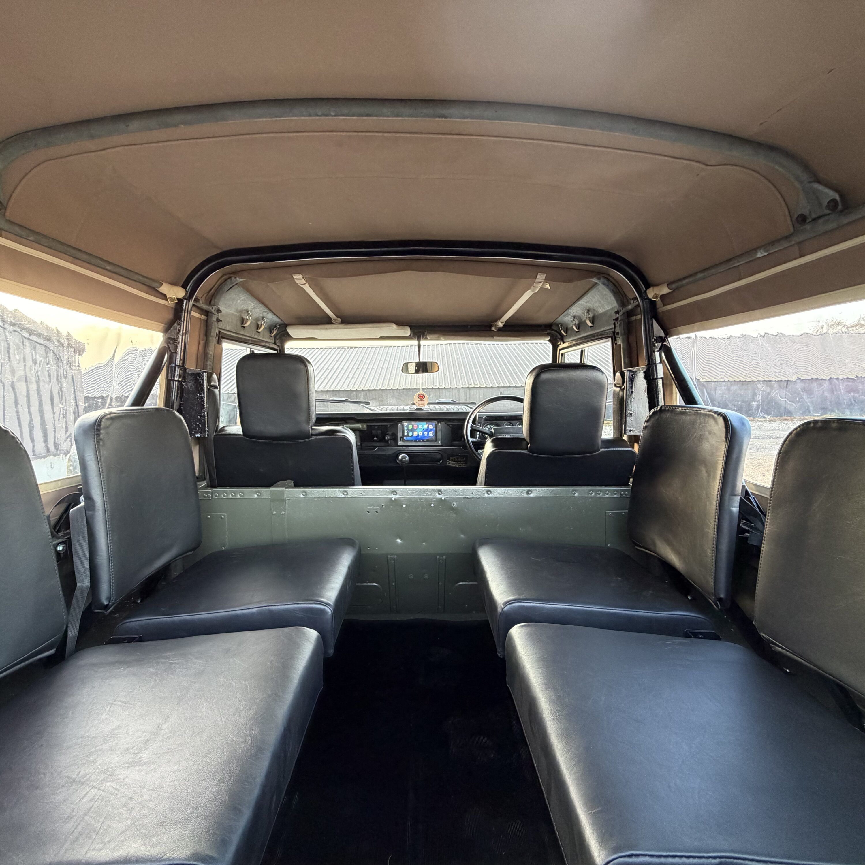 Land Rover® 90 *6 Seater with Apple CarPlay & Android Auto* (KER)