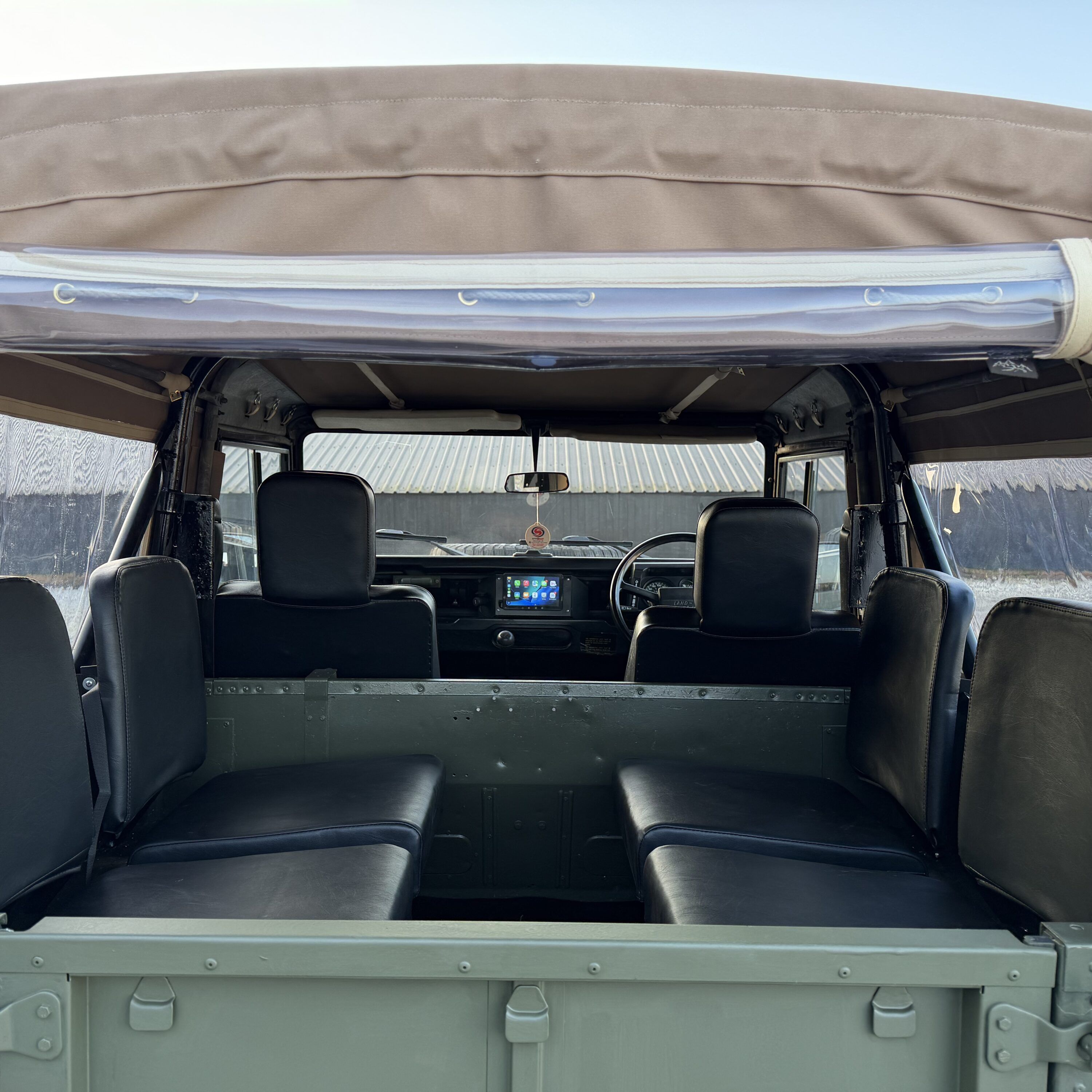Land Rover® 90 *6 Seater with Apple CarPlay & Android Auto* (KER)