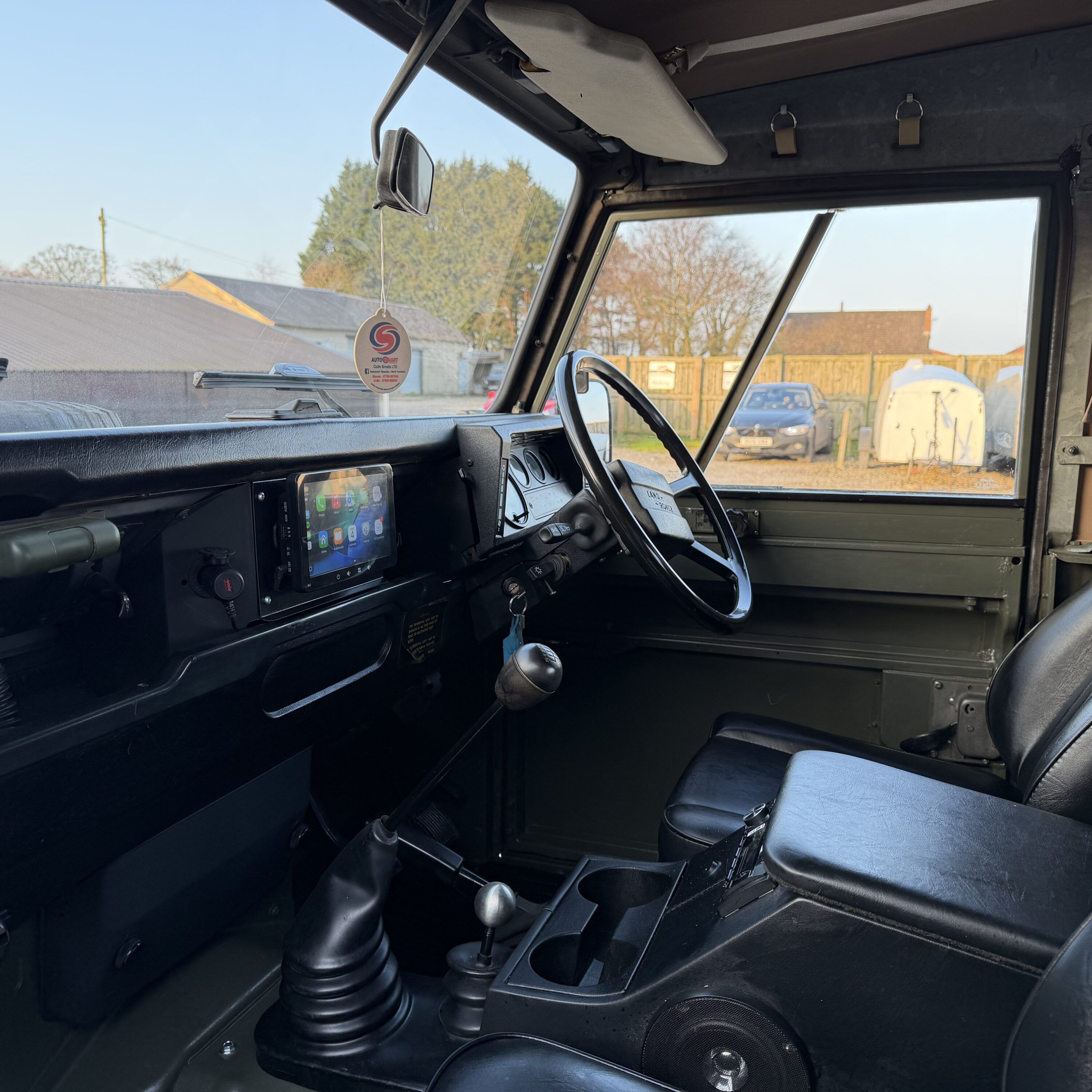 Land Rover® 90 *6 Seater with Apple CarPlay & Android Auto* (KER)