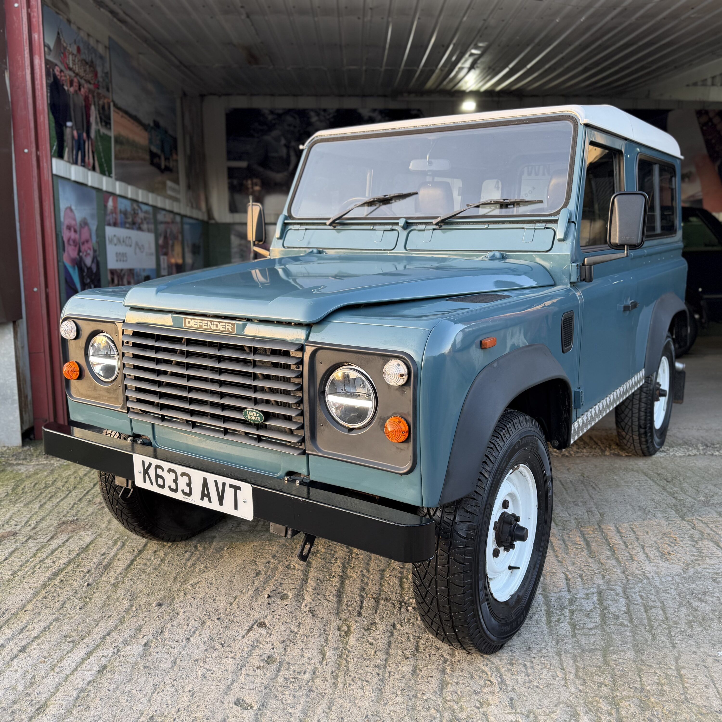 Land Rover® Defender 90 *200TDI& Power Steering - Station Wagon Configuration* (AVT)