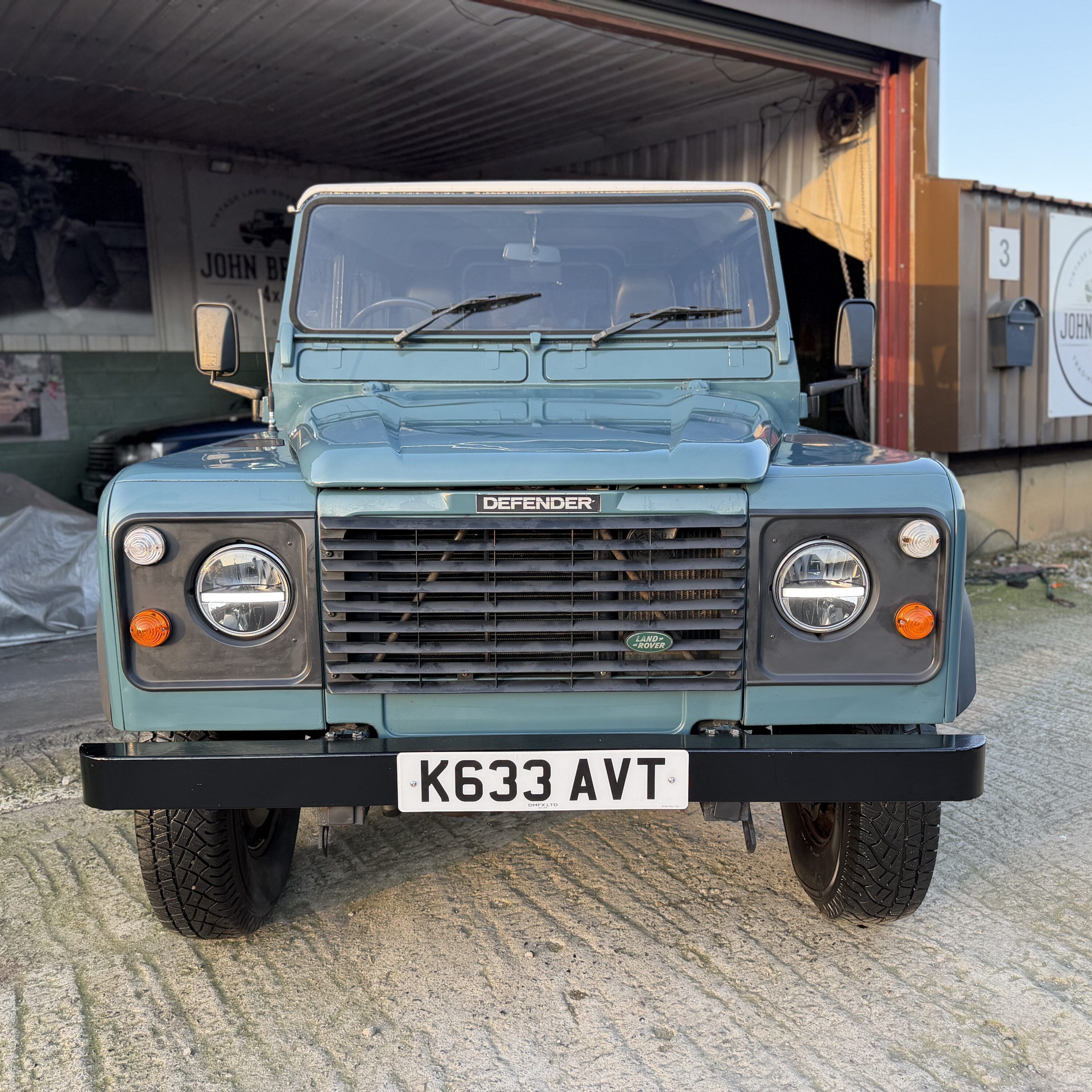 Land Rover® Defender 90 *200TDI& Power Steering - Station Wagon Configuration* (AVT)