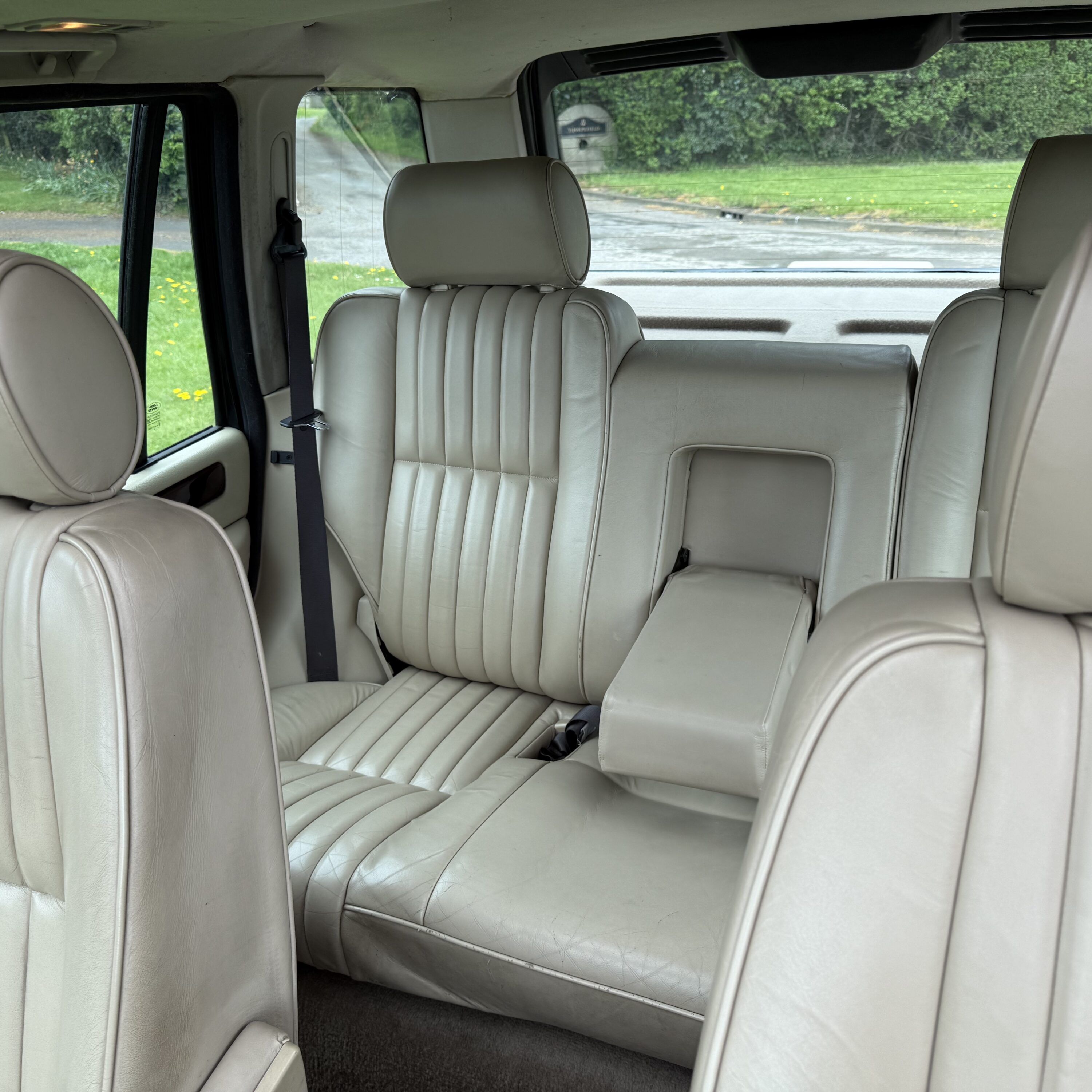 Land Rover® Range Rover P38 *4.6L V8 HSE – High Spec* (TBV) - interior