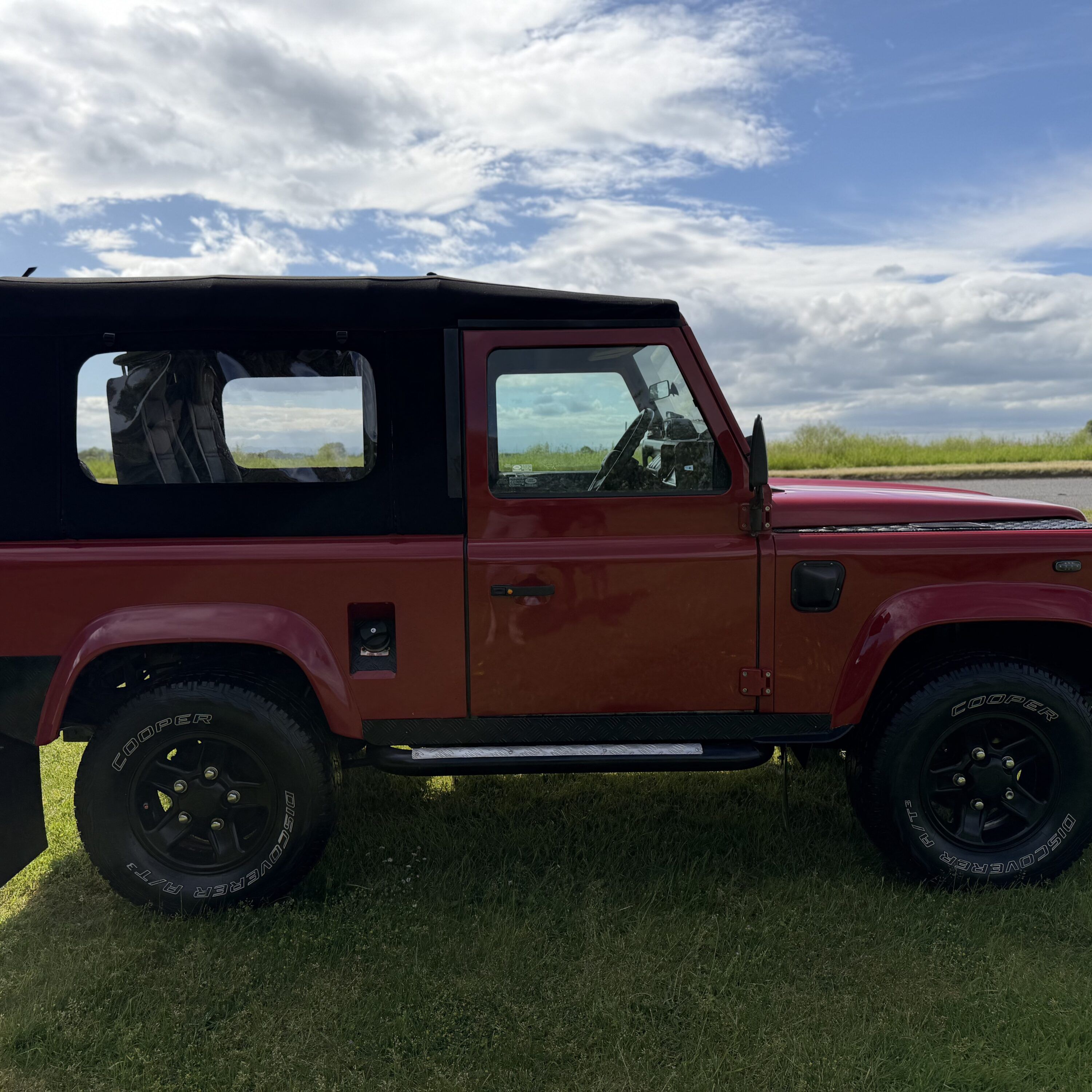 Land Rover® Defender 90 *300TDI Ragtop -HIGH SPEC* (ACV)