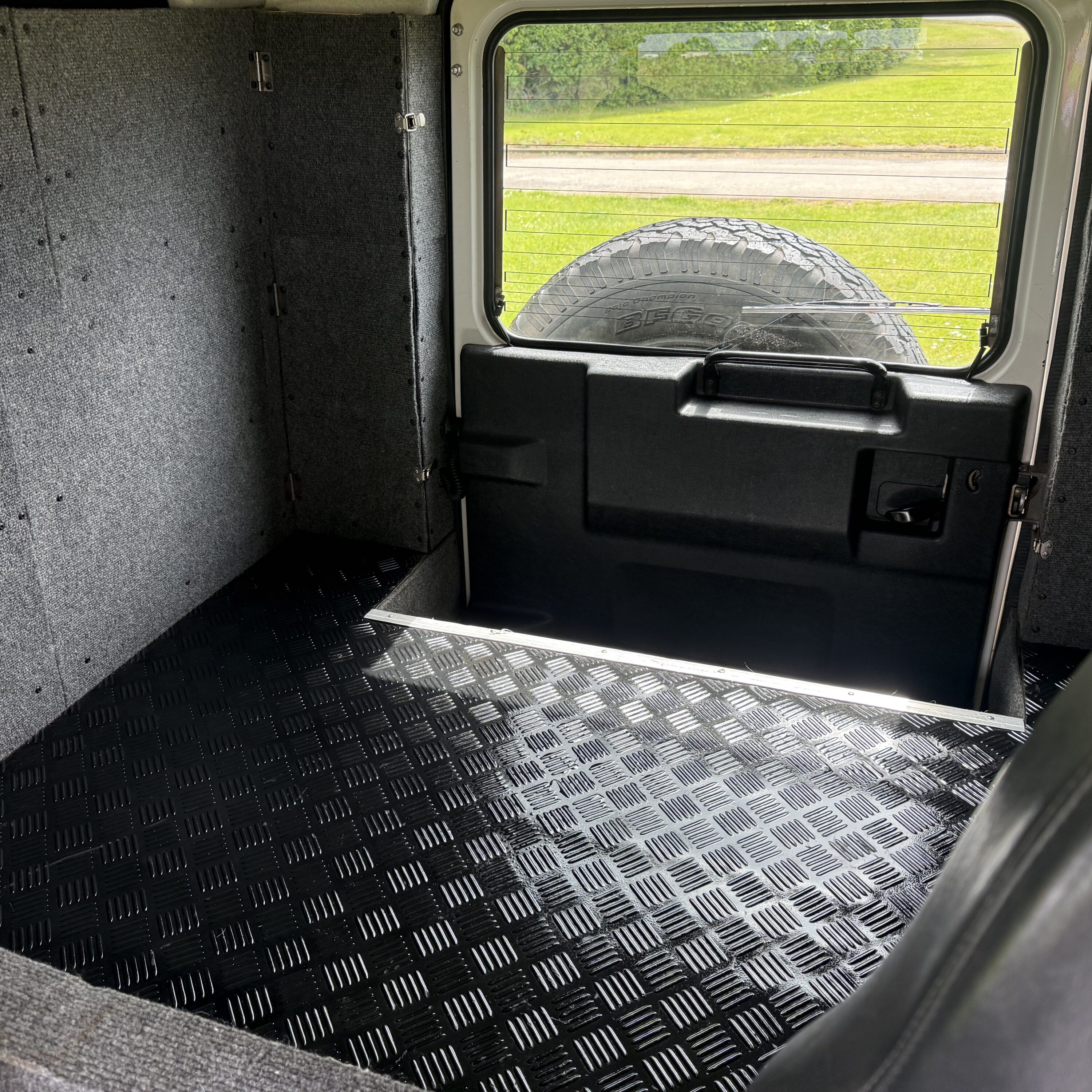 Land Rover® Defender 90 *Low Mileage TD5* (ECV)