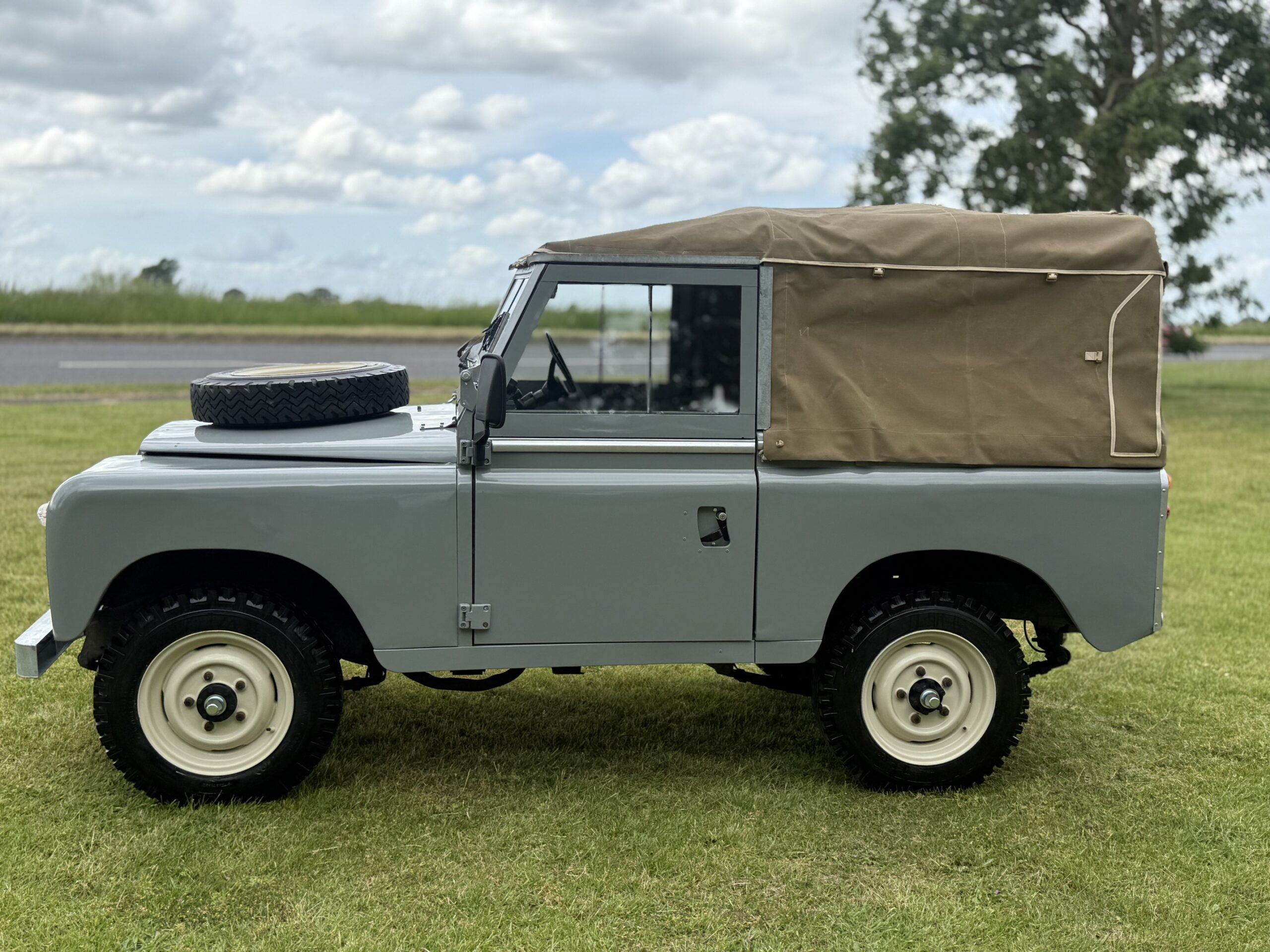 Land Rover® Series 2 *Galvanised Chassis - 7 Seater* (WSV)
